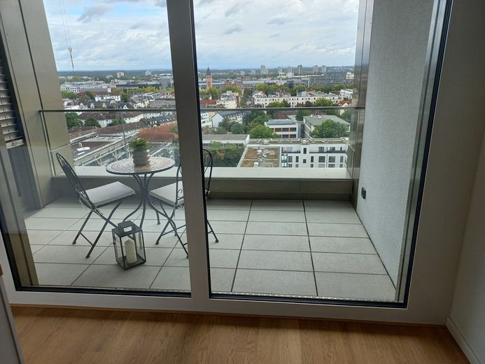 Unverbaubare Fernsicht bietet diese luxuriöse lichtdurchflutete südliche Wohnung in bester Lage im Europaviertel inklusive Concierge – Foto 16
