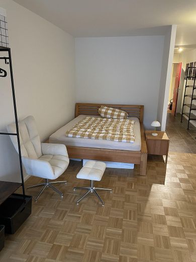 Renoviertes Studio in Bogenhausen nahe Herzogpark – Wohnzimmer/Schlafzimmer
