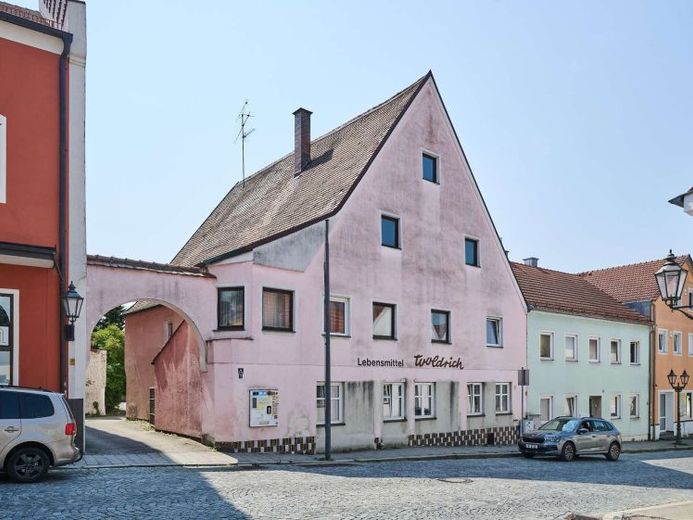 Ihre Vision, Ihr Projekt: Historisches Anwesen mit 10 Zimmern und 916m² Grund wartet auf Sie – Foto 1
