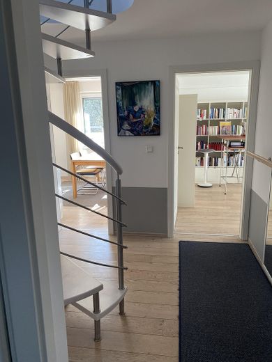 Helle Maisonette in Berlin-Frohnau, 3,5 ZKB, umlaufende Dachterasse, Teilgewerbe möglich! – Das helle Entrée