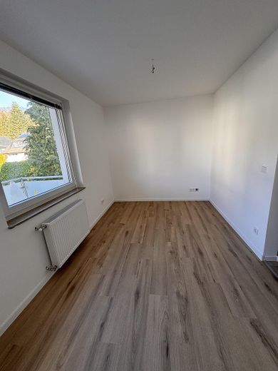 Primera ocupación tras la renovación con cocina equipada y balcón: agradable vivienda de 2,5 habitaciones en Rinteln – Halbes Zimmer