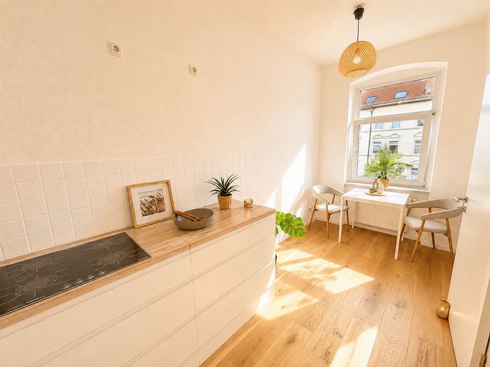 Helle und gemütliche 2-Zimmer-Wohnung mit Balkon // Erfurt-Andreasvorstadt // Sofort bezugsfrei – Küche mit Esstisch