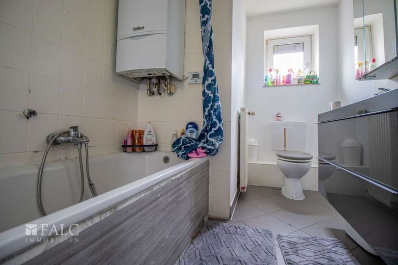 Auf der Mittelstraße mitten im Leben - Ihre Anlage in Eschweiler-Zentrum! – Badezimmer (2. OG)