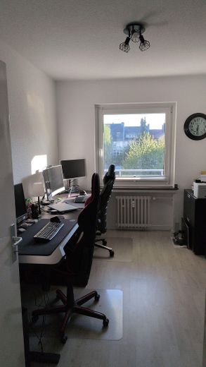 3,5 Raum-Whg. City, 2 Balkone, modernisiert, Bad: Wanne + Dusche + Fenster – Arbeitszimmer