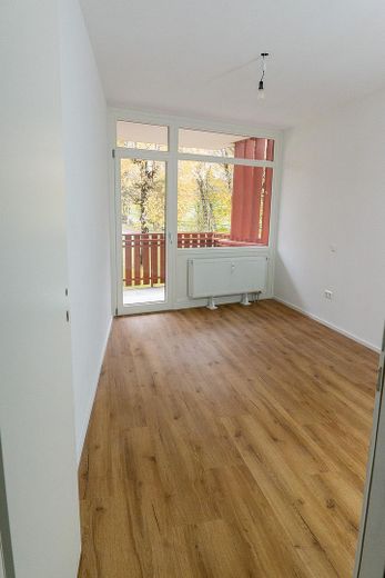 2-Zimmer-Wohnung in Schluchsee, kernsaniert, mit Hallenbad – Schlafzimmer
