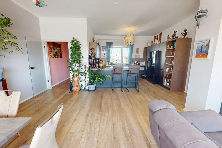 Wyjątkowy czteropokojowy apartament typu penthouse z windą i tarasem we Frankfurcie nad Menem – Wohnzimmer