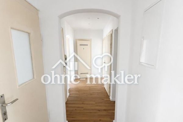 Teil-Renovierte helle 4,5 Zimmer Wohnung mit Balkon
