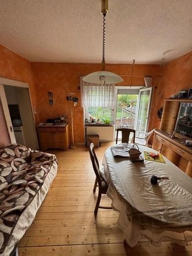 Großes Einfamilienhaus auf 1.500 m² Grundstück mit Scheune &amp; attraktivem Entwicklungspotenzial – 7 EG WoZi