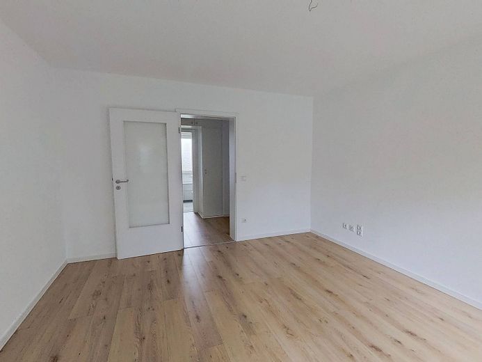 Großzügige 3-Zi.-Whg. mit BALKON in ruhiger Wohnlage – Ansicht II: Wohn- und Esszimm…