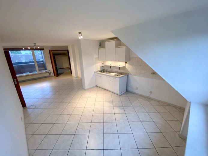 Prachtig appartement op de zolderverdieping met grote loggia, parkeerplaats in rustige ligging en ca. 6 % rendement – Küchenbereich (damalige Küche)