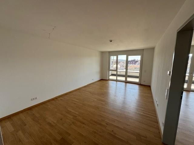 Attraktive 2-Zimmer-Wohnung – barrierefrei, mit Balkon, EBK und herrlicher Aussicht – Wohn-Esszimmer