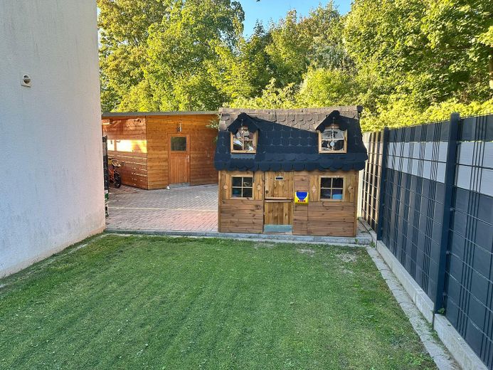 Kinderspielhaus + Gartenhaus