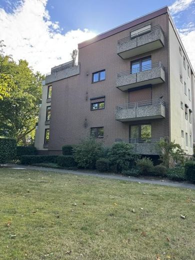 Przestronne mieszkanie z dużą loggią XL i sutereną w Garbsen – Seitenansicht (Wohnung im EG)