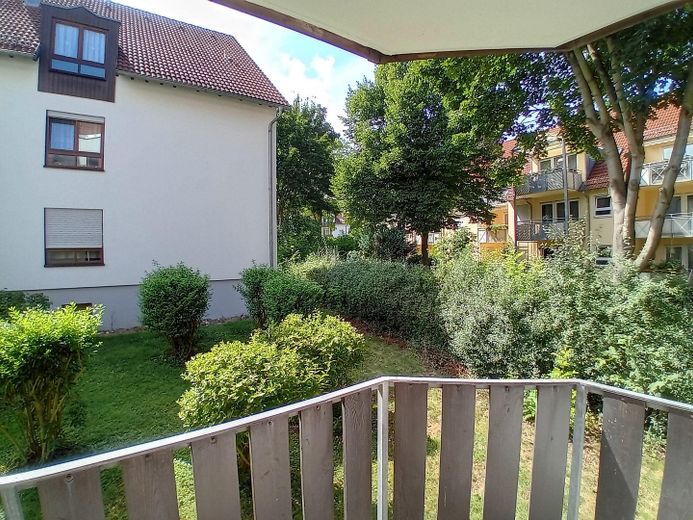 Frisch sanierte 2,5-Raum-Wohnung in ruhiger Lage – Blick ins Grüne