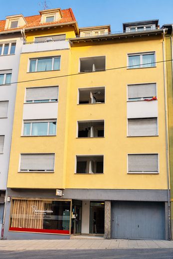 Provisionsfrei: Möbliertes Apartment mit Loggia im Heusteigviertel – Hausfassade