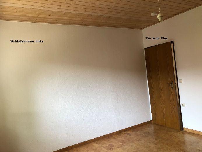 ruhige DG Wohnung mit Südb. in Wohnbereichstr. sucht langfristigen ruhigen Nichtraucher Mieter – Schlafzimmer Links