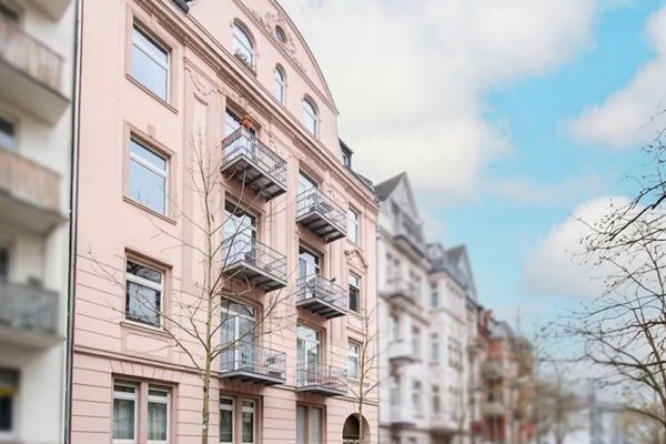 Wiesbaden'in merkezi konumunda modernize edilmiş 3 odalı kat dairesi