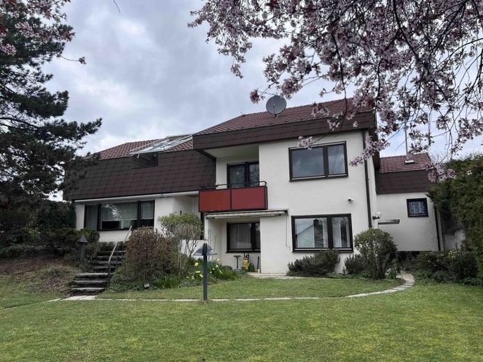73274 Notzingen: Schönes Einfamilienhaus mit Einliegerwohnung zum Verkauf. Doppelgarage. Frei. – Foto 1