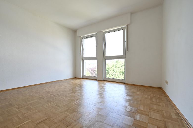 3-Zimmer-Penthouse mit Dachterrasse und Wintergarten in Köln-Wahn – Schlafzimmer