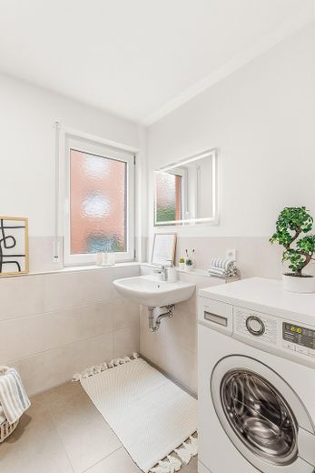2-Zimmerwohnung in Reutlingen-Hohbuch (nahe FH) - frisch renoviert, modern, hell, Balkon/Garten – Bad