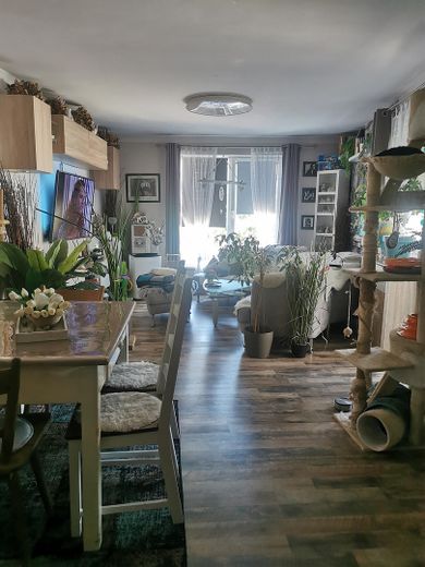 Mehrfamilienhaus in zentraler Lage – Wohnzimmer EG