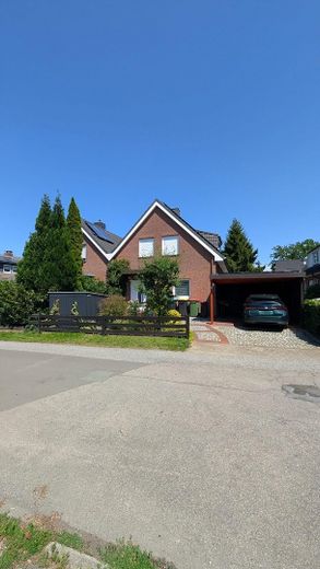Family idyll in a quiet location (house no commission, energy class A) – Titelbild