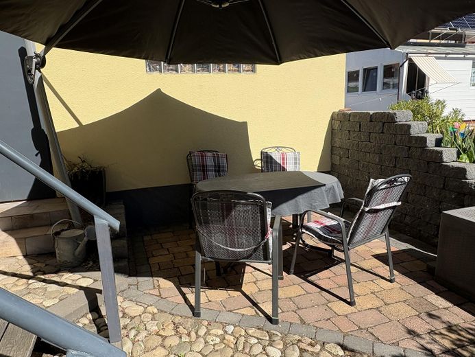 Жити там, де інші проводять відпустку – Terrasse vor der Küche