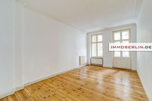 IMMOBERLIN.DE - Charmante Altbauwohnung mit Westloggia zwischen Urbanität & Natur