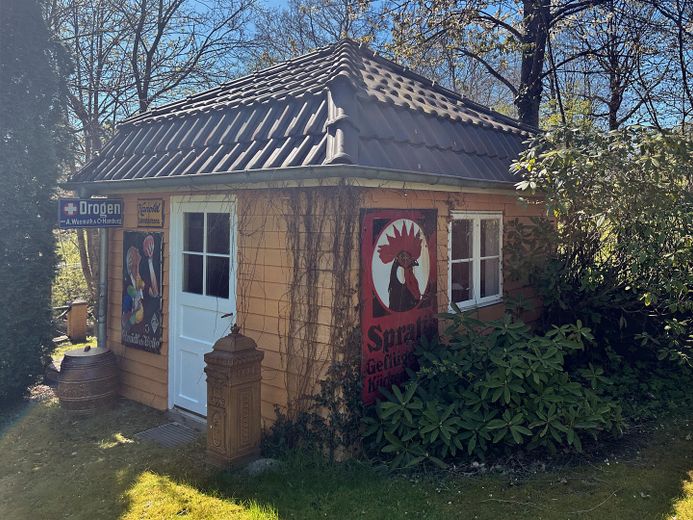 Villa mit Gutshauscharakter auf 3500m²-unverbaubarer Seeblick in Kieler Stadtrandlage – Passendes Gartenhaus