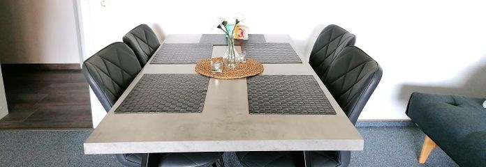 Schöne Wohnung in ruhiger Lage – Wohnzimmer, Essecke