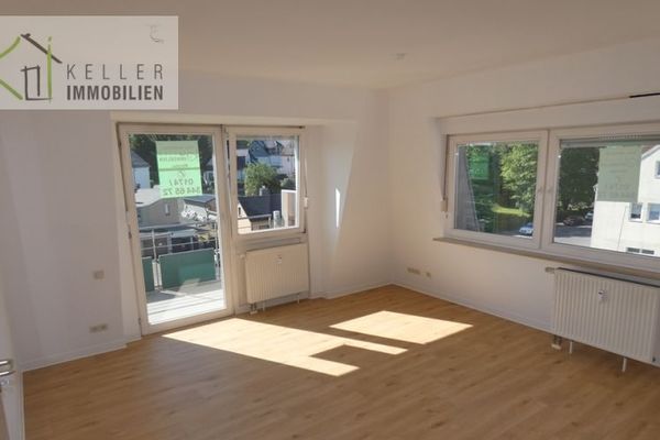 Con ascensor: bonito y soleado piso abuhardillado con mobiliario de cocina, complejo residencial bien cuidado construido en 1997; ¡posibilidad de vivienda asistida/atención diurna en el edificio!