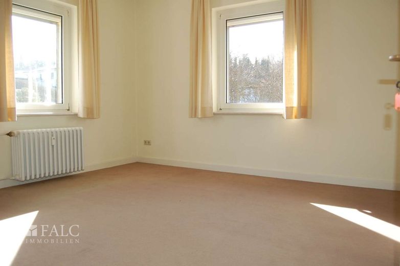 +++Stadtvilla mit 3 Wohneinheiten und großem Grundstück in zentraler Lage+++ – Kinderzimmer / Büro_1.OG