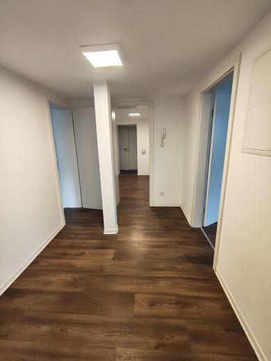 Kernsaniert & Provisionsfrei: Haus-im-Haus mit Privatgarten, Carport und Stellplätzen – Diele