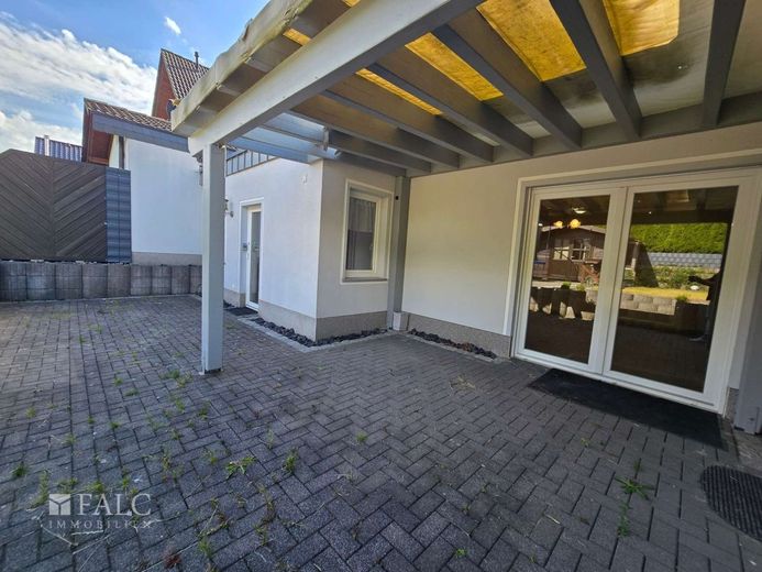 Ein Paradies für eine große Familie im Blumenviertel in Nümbrecht – Terrasse