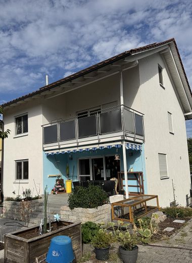 Grosses Einfamilienhaus in zentraler Lage – Gartensicht