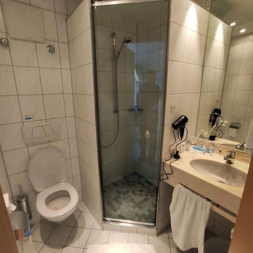 Inner-city residential and commercial building with development potential – Foto 8