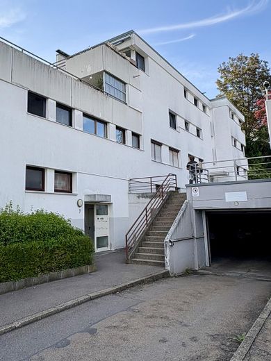 Bright 1-room apartment with terrace at Ulmer Safranberg commission-free – Hauseingang und Tiefgarage