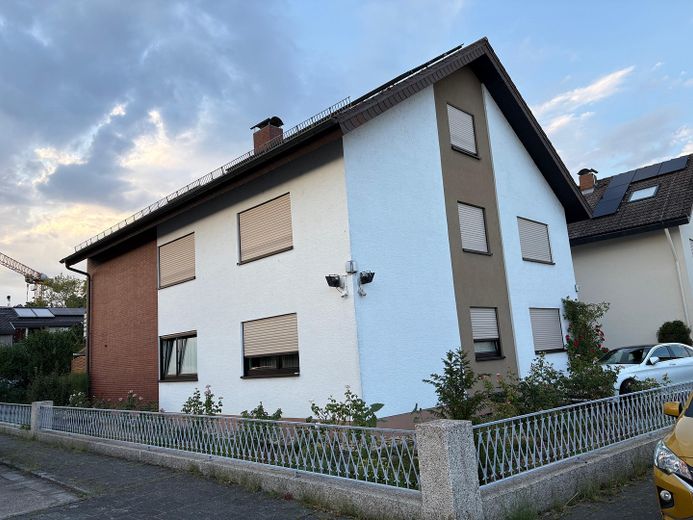 4 kamers, keuken, badkamer, balkon, 1e verdieping, opgeknapt, hoogwaardige staat, bij de eigenaar – Das Haus die 1. OG Wohnung