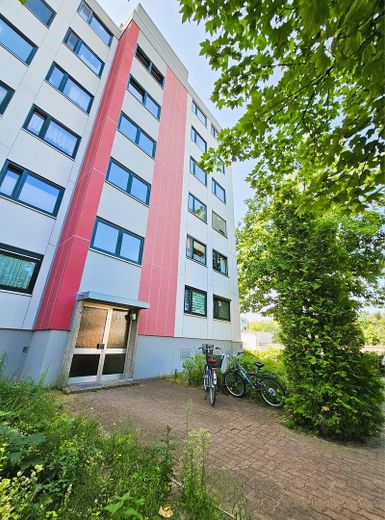 Blick vor dem Wohngebäude