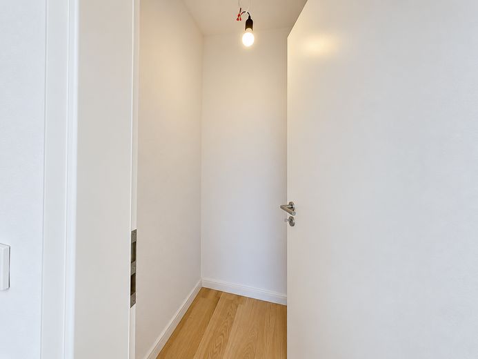Appartamento molto luminoso, dalla disposizione moderna, con balcone (un tocco di Skywalk), garage incluso – Hauswirtschaftsraum I