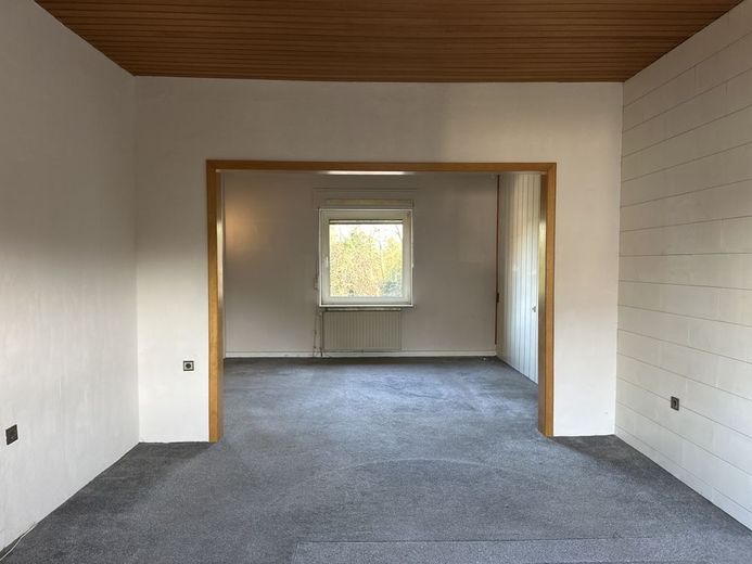 Freistehendes Zweifamilienhaus in Kirchhörde-Selbst einziehen oder vermieten – Wohn,-und Essbereich OG