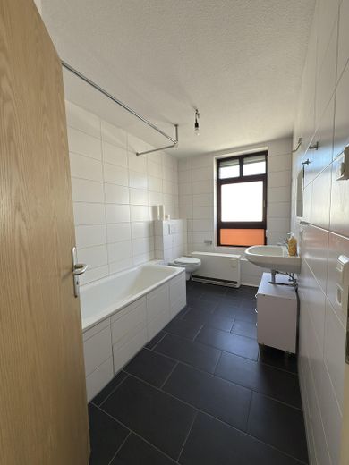 Badezimmer mit Badewanne