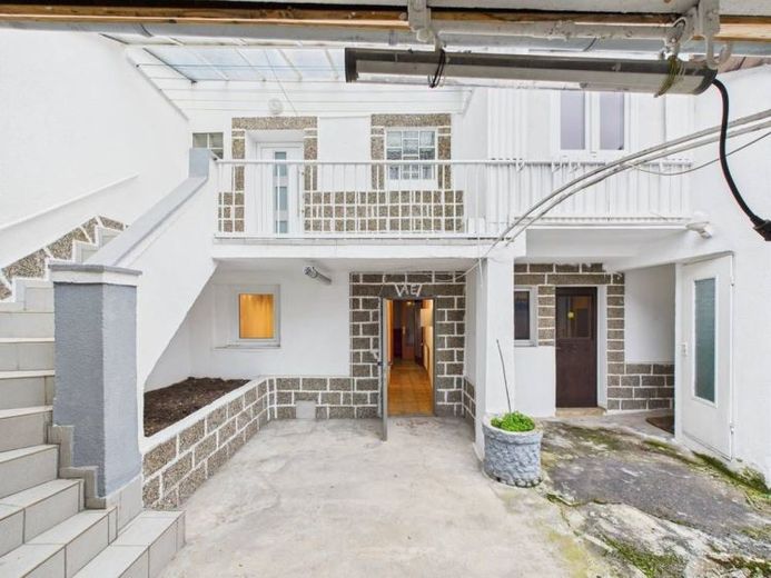 Zentral gelegenes Reihenmittelhaus mit ca. 138 m² Wohnfläche + 68 m² Nutzfläche in Homburg City! – Foto 1