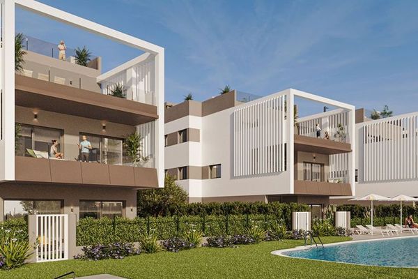 Penthouse-Wohnungen mit 3 Schlafzimmern, Dachterrasse, Fußbodenheizung in Bädern, Klimaanlage und Gemeinschaftspool nur 300 m vom Strand