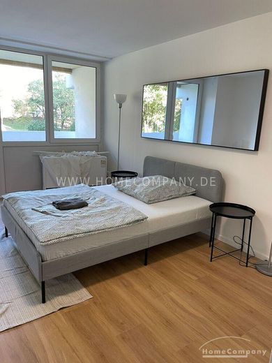 4,5-Zimmer-Wohnung mit Balkon in Oberföhring – 33c2277e1a3dc6ea2b66e5ef358b04bebec11488.jpg