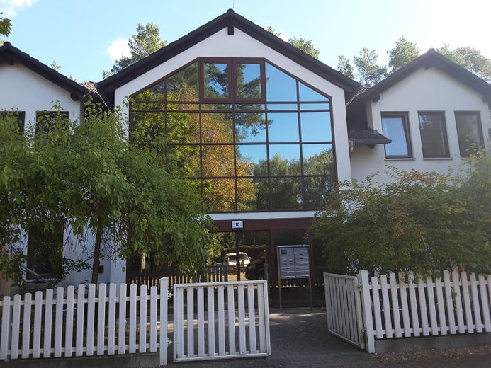Sonnige 3- Raum Wohnung in Fichtenwalde – Hausansicht