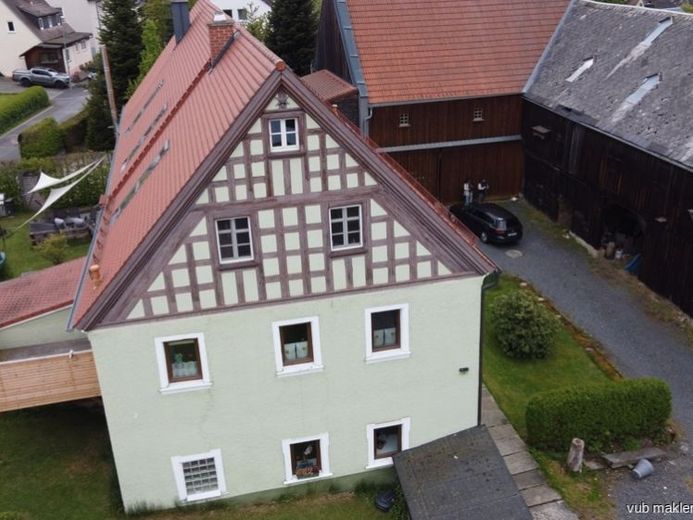 Freiraum für Macher: Denkmal-Dreiseithof mit 2 Wohneinheiten mit ca. 400m² , Scheunen & Südgarten – Foto 1