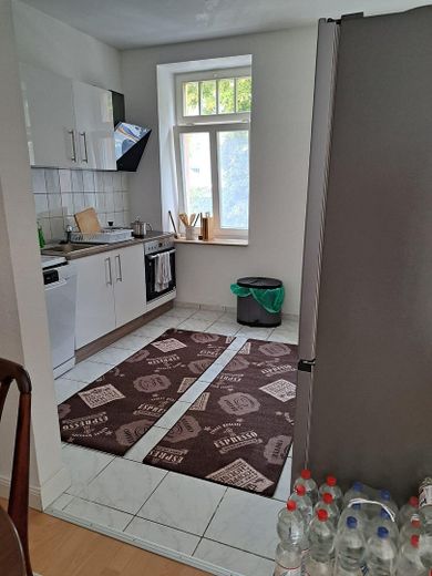 Moderne Wohnung mit Einbauküche, 3-Zimmer, offener Grundriss und Balkon in Chemnitz – Neue Einbauküche aus 08/2023