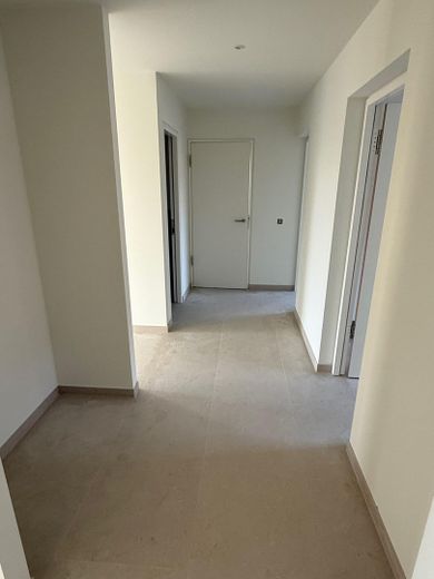 3 ZKB Neubau, ruhige Lage – Flur