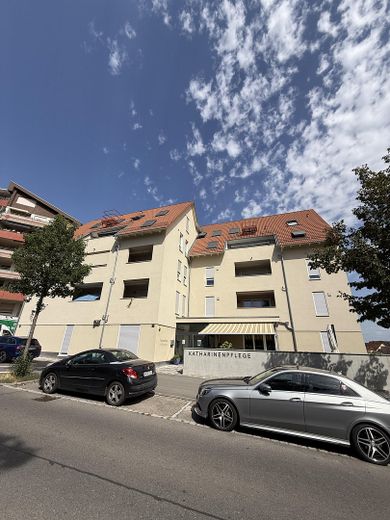 Częściowo umeblowane mieszkanie 4,5-pok. z zabudowaną kuchnią, balkonem, 2 miejscami postojowymi w garażu podziemnym – Zdjęcie 16